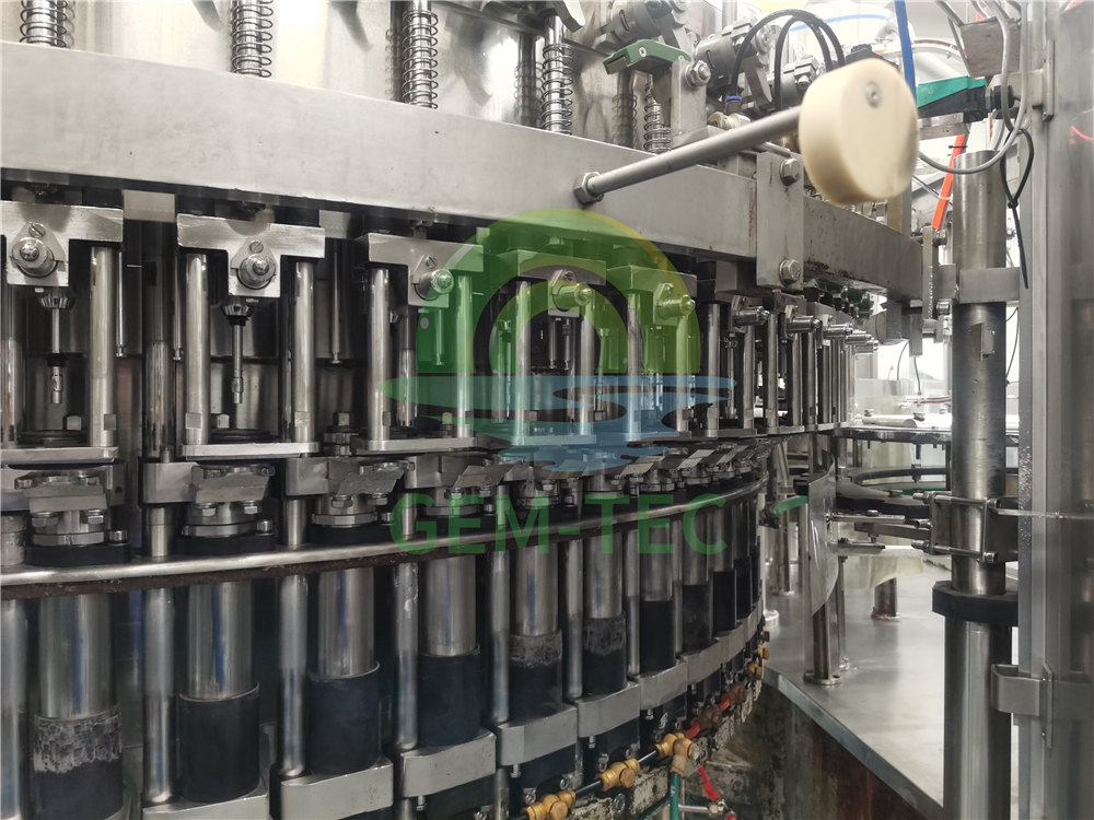 Carbonated Soft Drink Filling Machine15