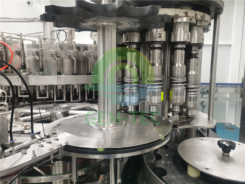 Carbonated Soft Drink Filling Machine8