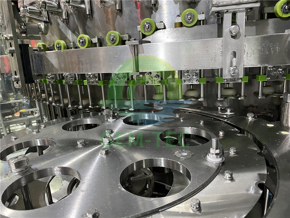 Carbonated Soft Drink Filling Machine9